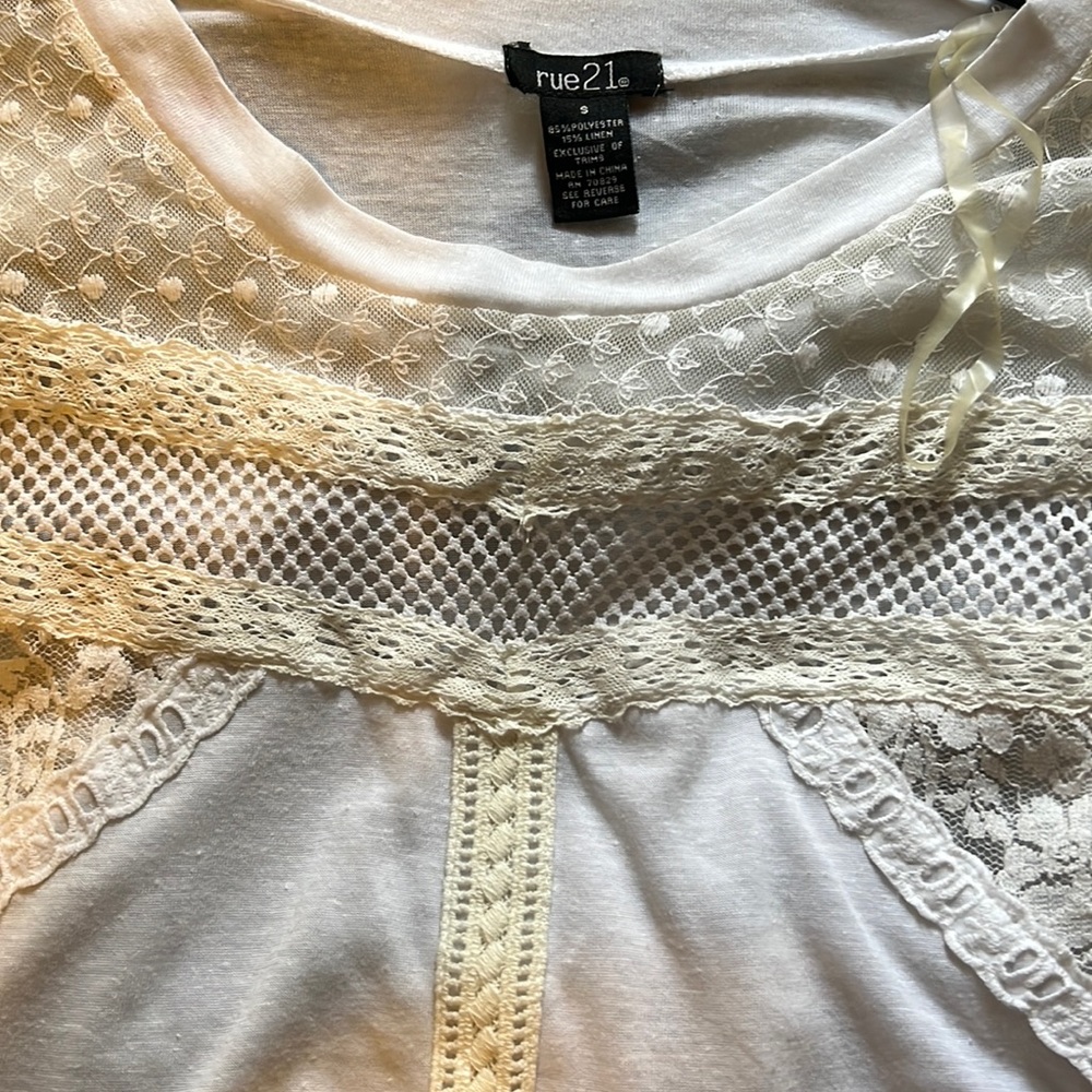 Beautiful Cream Rue 21 😍😘Beautiful Net at the Top and Comfortable AllOver💋🌸